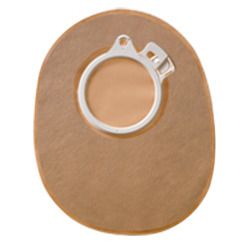 Beutel mit Klickverschluss, hautfarben. Mit metallischem Ring. 