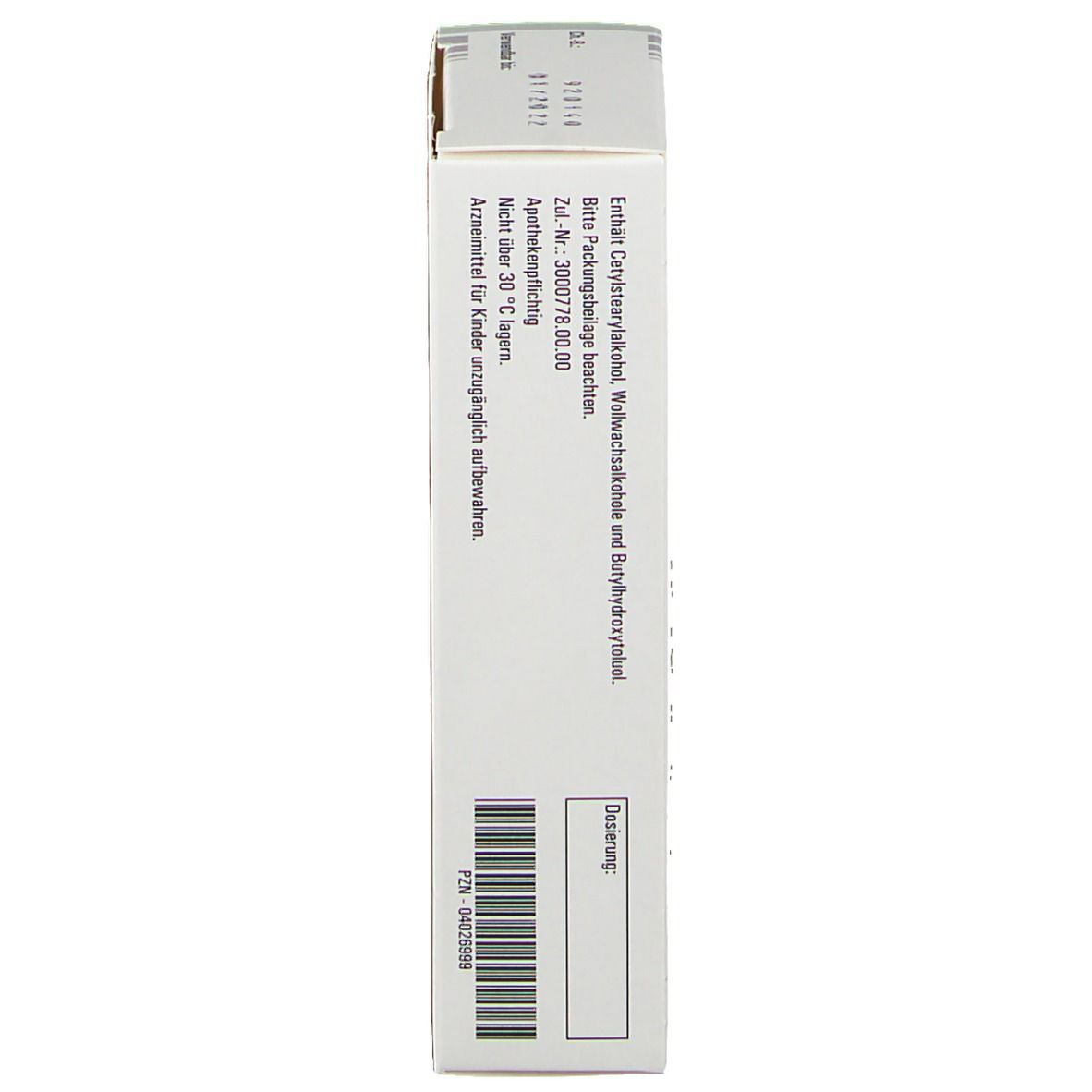 Rückseite der Produktverpackung. Text mit Informationen, Barcode und Herstelleradresse.