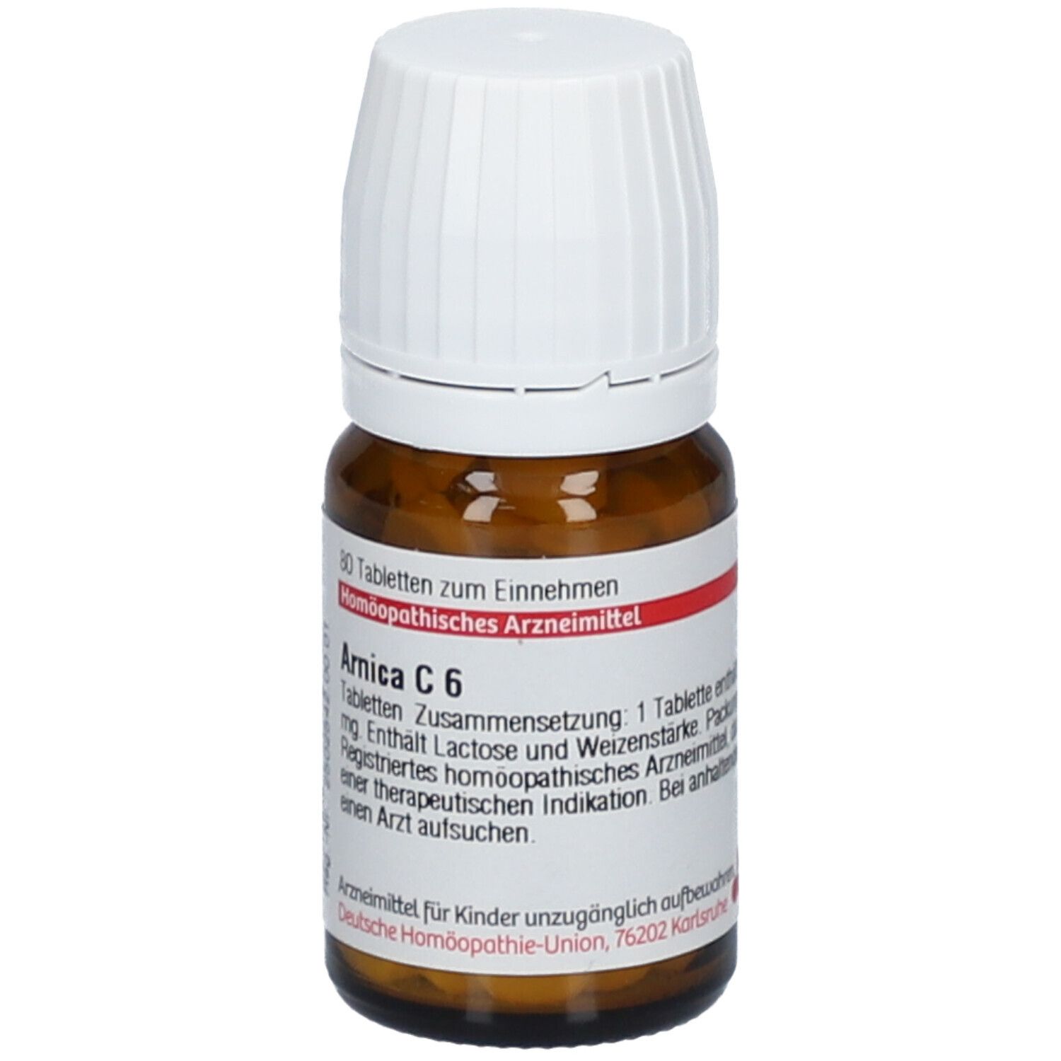 Braune Glasflasche mit weißen Deckel und Tabletten. Aufschrift: Arnica C 6, 80 Tabletten. Homöopathisches Arzneimittel.