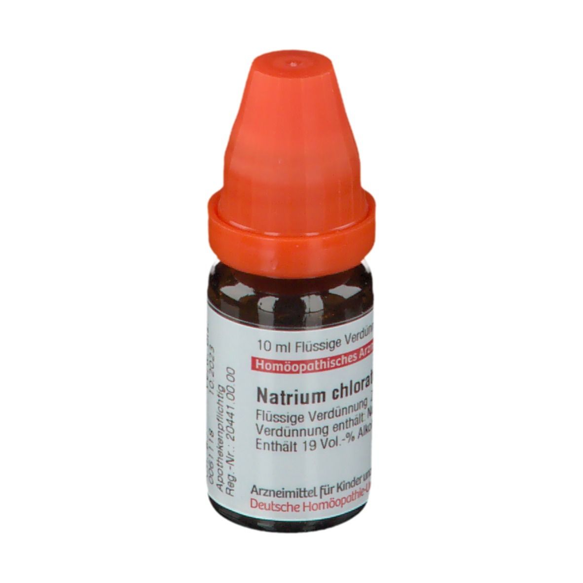 Braune Glasflasche mit orangefarbenem Verschluss. Beschriftung: Natrium chloratum, 10 ml flüssige Verdünnung.