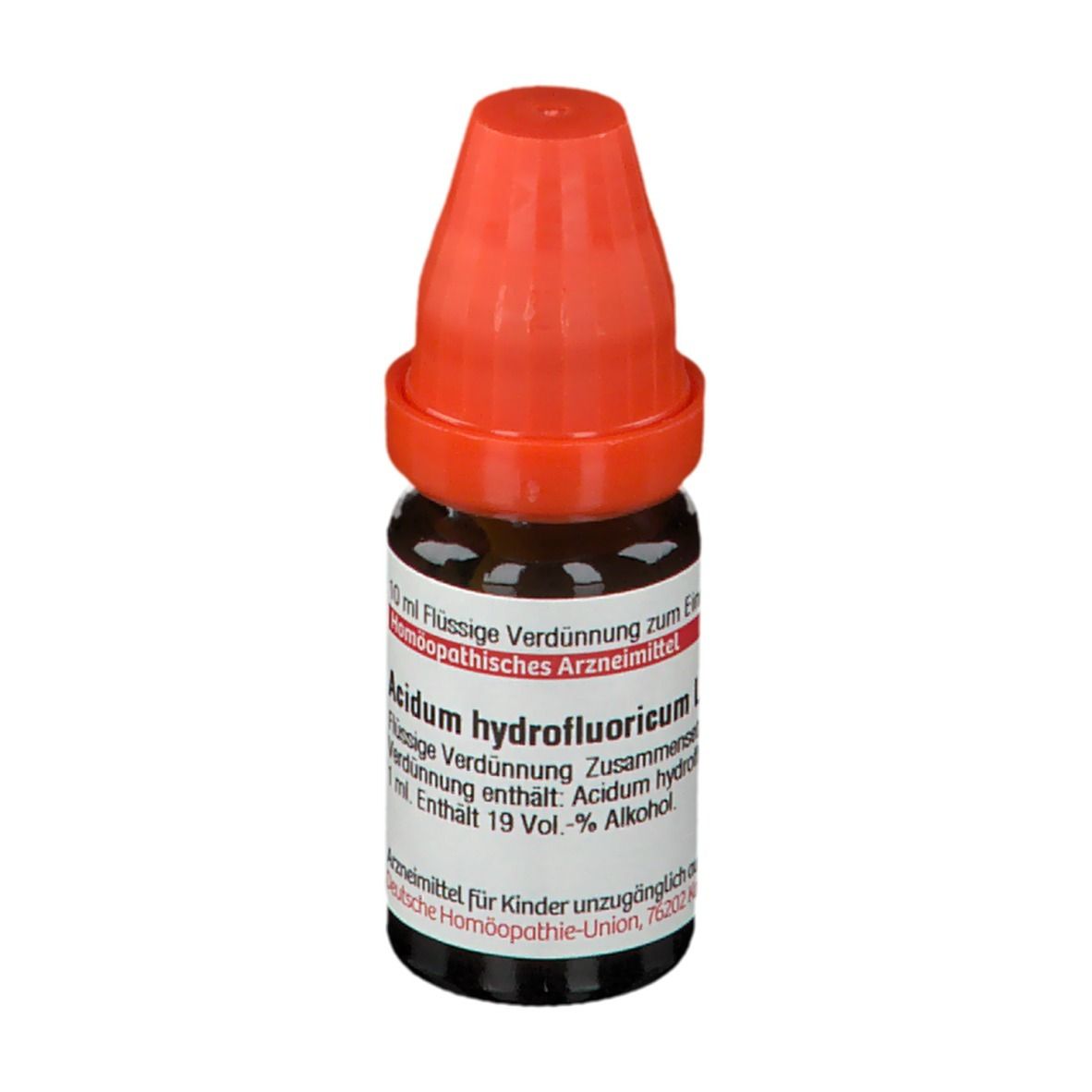Braune Glasflasche mit rotem Verschluss. Beschriftung: Acidum hydrofluoricum, 10 ml flüssige Verdünnung.
