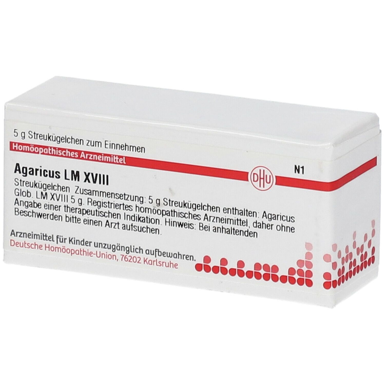 Weiße rechteckige Schachtel mit roter Linie und Text. Aufschrift: Agaricus LM XVIII, DHU Logo, 5 g Streukügelchen. Rote Punkte am unteren Rand.