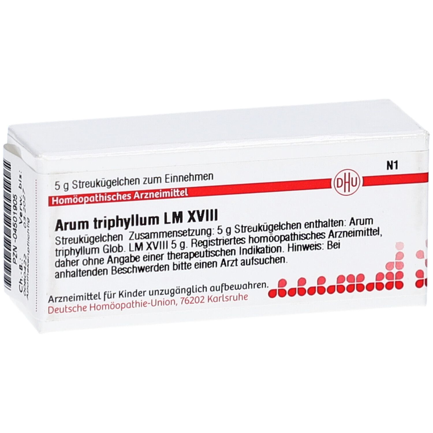 Weiße Schachtel mit rotem Streifen. Aufschrift: Arum triphyllum LM XVIII, 5 g Streukügelchen. DHU Logo. N1.