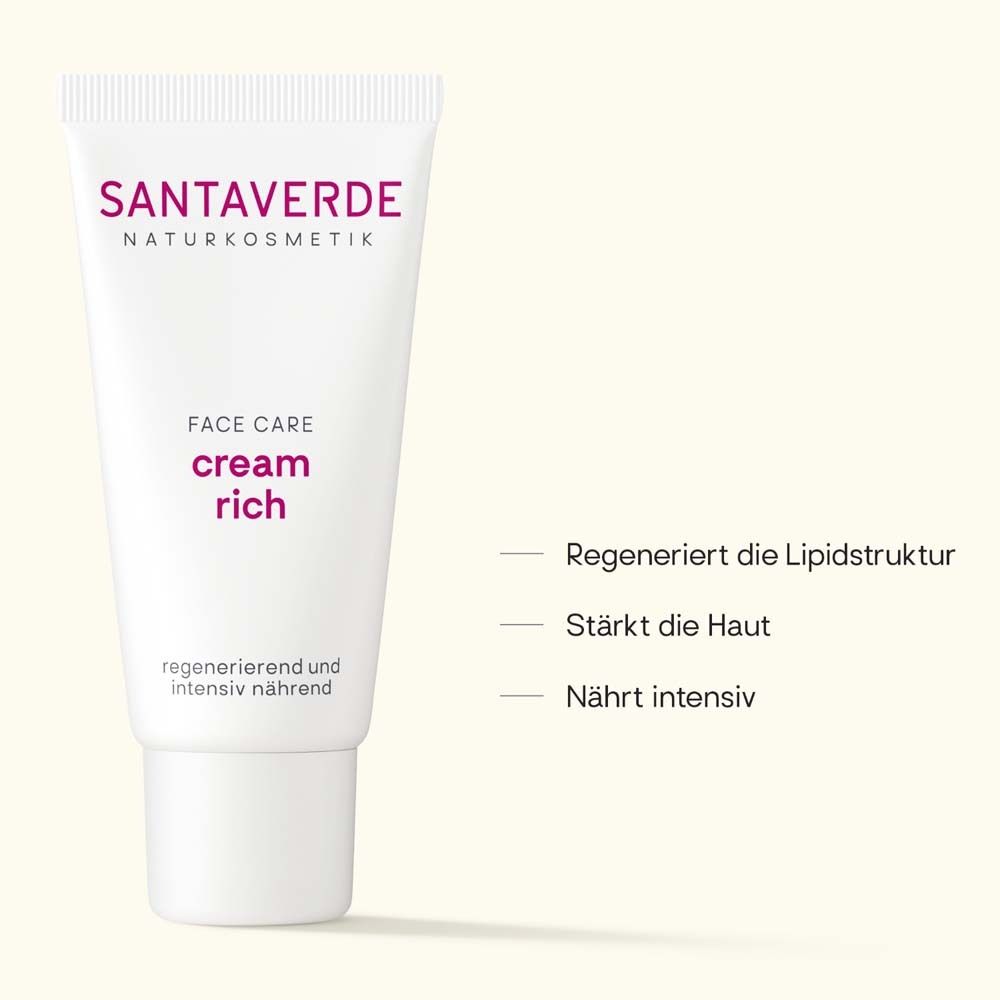 Weiße Tube mit SANTAVERDE-Logo. Gesichtspflege Creme rich. Text: Regeneriert die Lipidstruktur, stärkt die Haut, nährt intensiv.