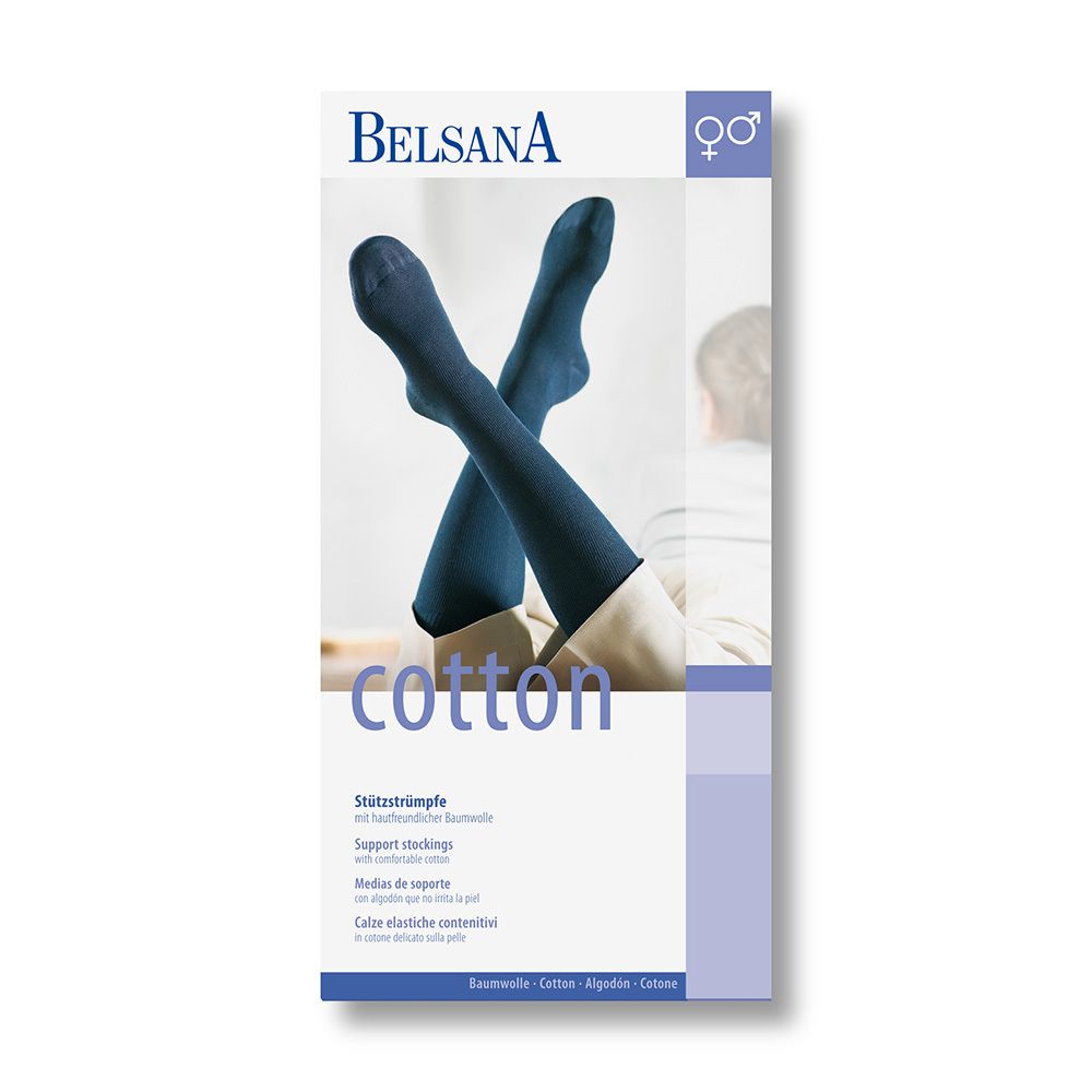 Verpackung mit BELSANA Cotton Stützkniestrumpf. Blaue Strümpfe auf weißem Hintergrund. Text: Cotton, Stützkniestrümpfe.