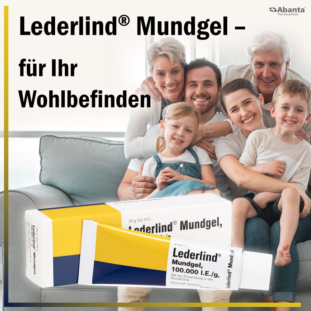Glückliche Familie aller Altersgruppen umarmt sich. Lederlind® Mundgel Verpackung im Vordergrund.