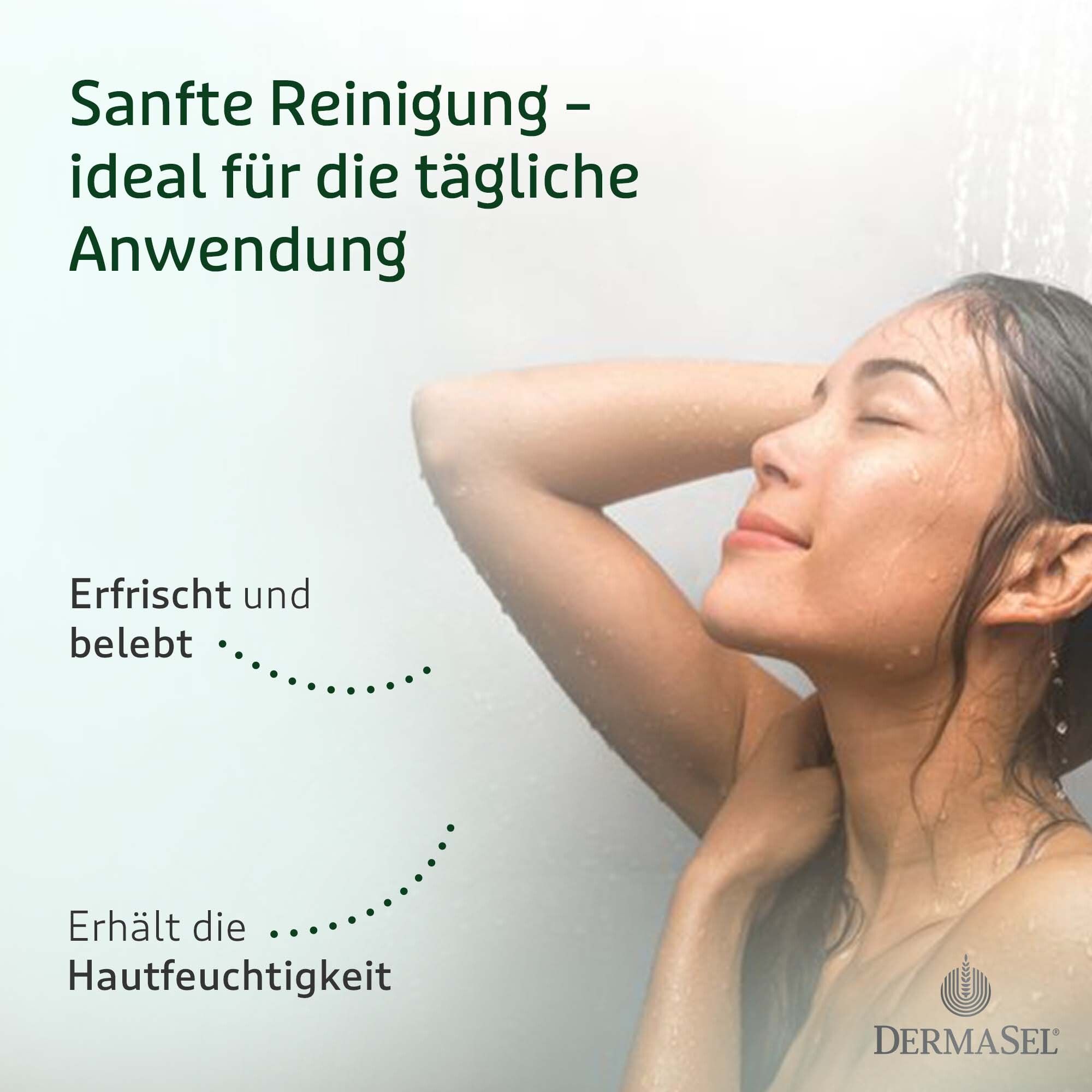Frau duscht und genießt das erfrischende Gefühl. "Sanfte Reinigung".