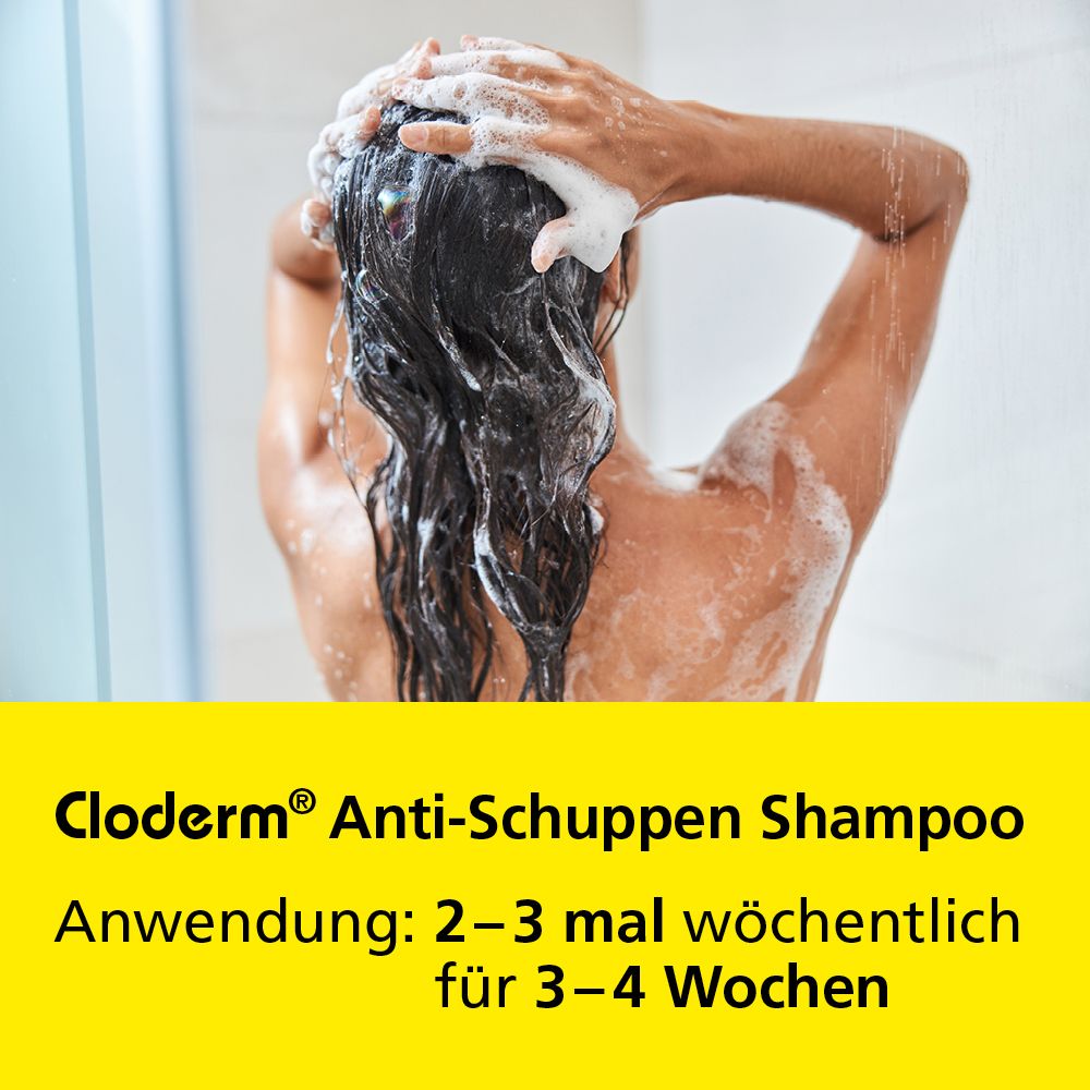 Frau wäscht Haare. Gelber Hintergrund mit Text: Cloderm® Anti-Schuppen Shampoo. Anwendung: 2-3 mal wöchentlich für 3-4 Wochen.