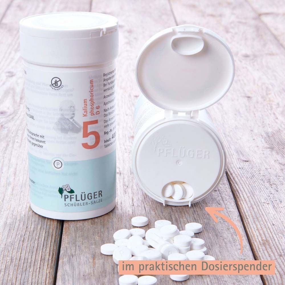 Weiße Tabletten und Dose. Dose geöffnet, Tabletten daneben. Text: im praktischen Dosierspender.