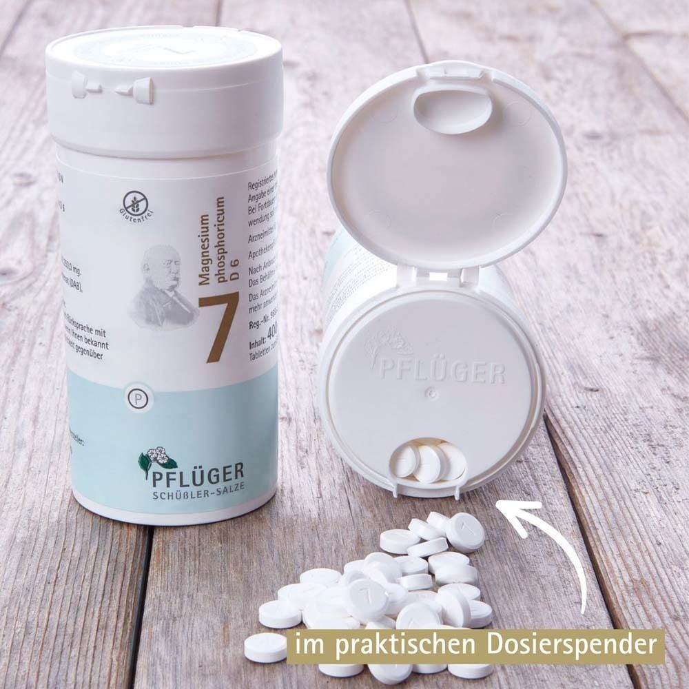 Weißes Tablettenröhrchen mit Deckel. Tabletten liegen daneben. Pflüger-Logo und Dosierspender.