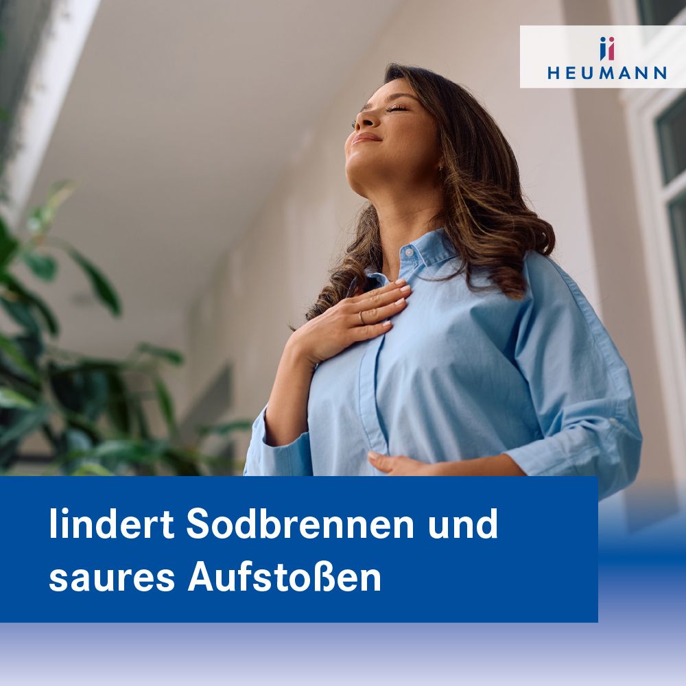 Frau mit geschlossenen Augen, Hand auf der Brust. Text: lindert Sodbrennen und saures Aufstoßen. Logo HEUMANN.