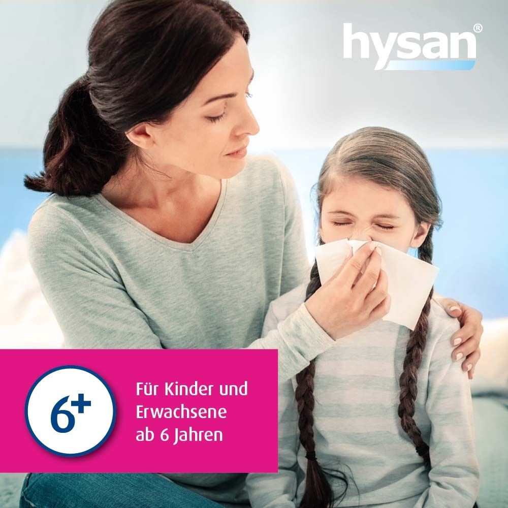 Mutter und Kind. Kind putzt sich die Nase mit einem Taschentuch. Rosa Kreis mit Text: Für Kinder und Erwachsene ab 6 Jahren.