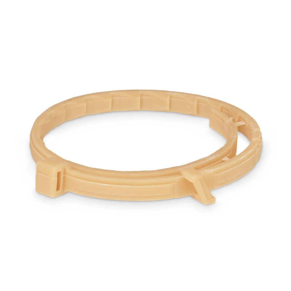 Beigefarbenes Hunde-Halsband mit Verschluss. Runde Form, leicht gebogen. Aus Kunststoff.