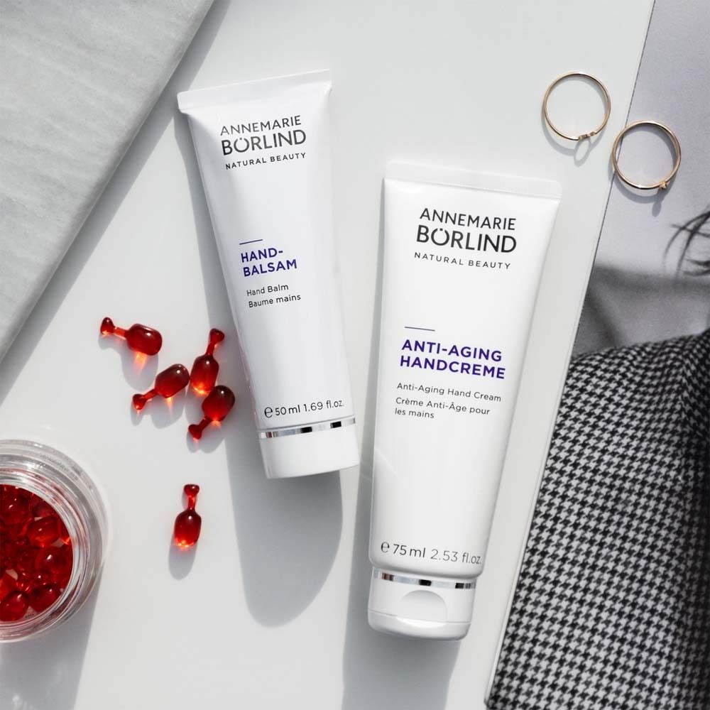 Deux tubes de crème pour les mains et accessoires. Marque : ANNEMARIE BÖRLIND. Hand-Balsam et Anti-Aging Handcreme.