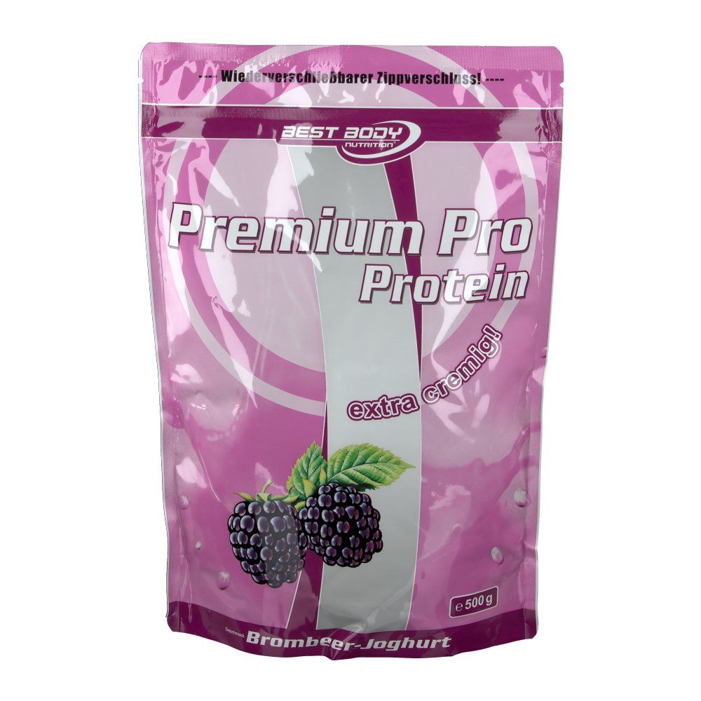 Sachet de poudre de protéine. Inscription : Premium Pro Protein, mûre, extra crémeux. Illustration de mûres. Poids : 500 g.