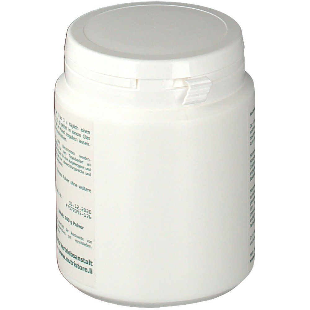 Weiße Dose mit Deckel. Rückseite mit grünem Etikett. Text: Verzehrempfehlung, Zutaten, Mindesthaltbarkeit. Logo: The Nutri Store. Inhalt: 100 g Pulver.