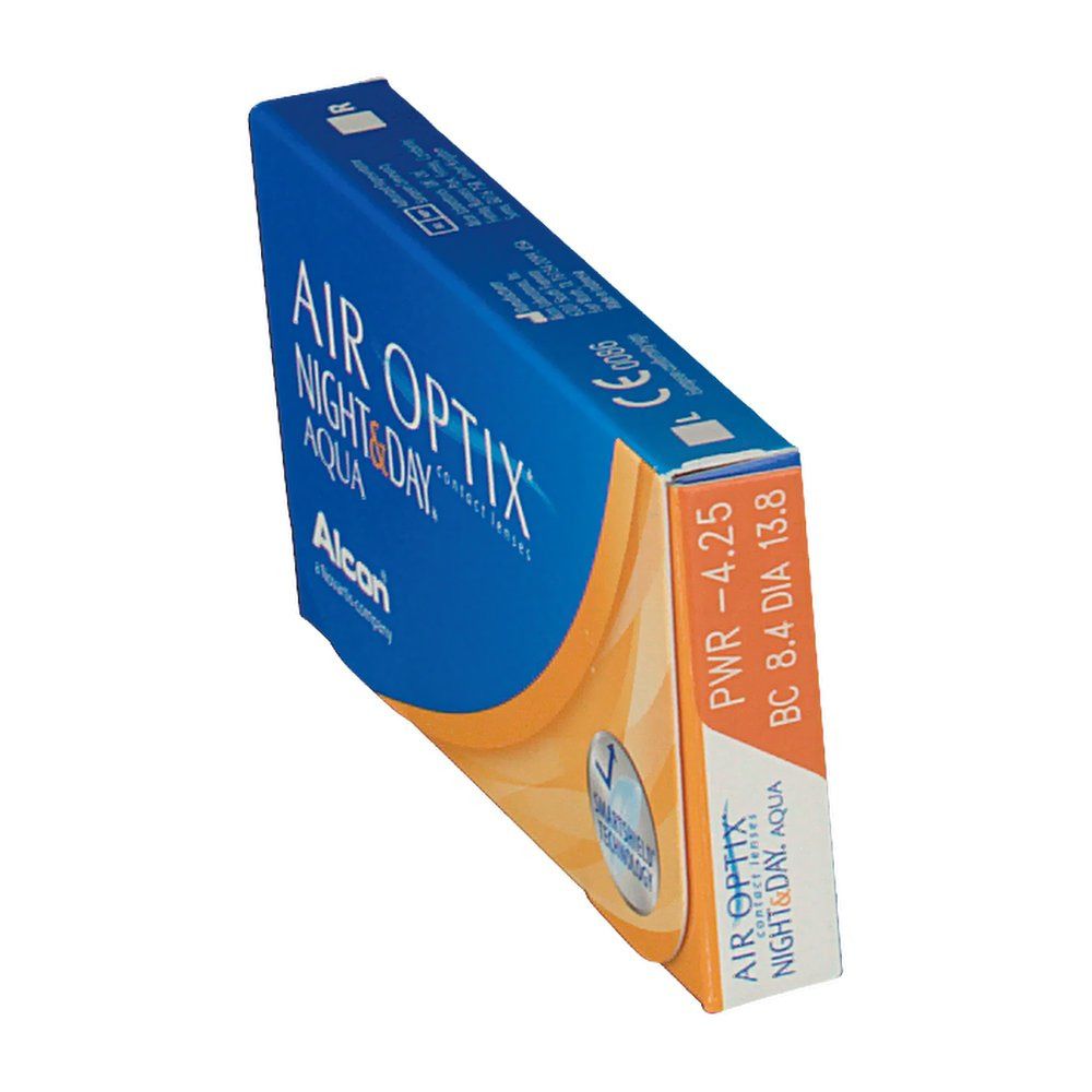 Schräg stehende Verpackung. AIR OPTIX NIGHT&DAY AQUA. Alcon Logo. Aufdruck: PWR -4.25, BC 8.4 DIA 13.8.