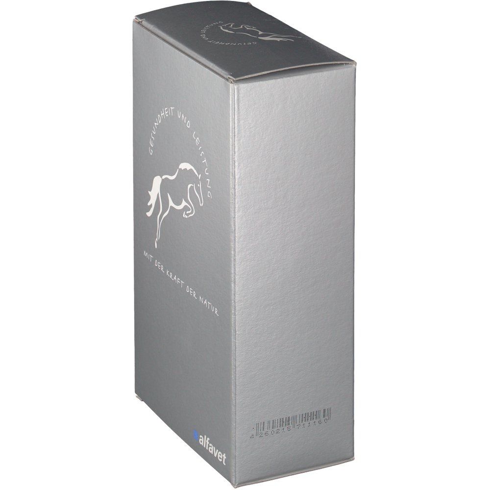 Silberne Verpackung mit Logo und Schriftzug. Marke alfafet. Pferd-Silhouette. Barcode. Text: Gesundheit und Leistung, Mit der Kraft der Natur.