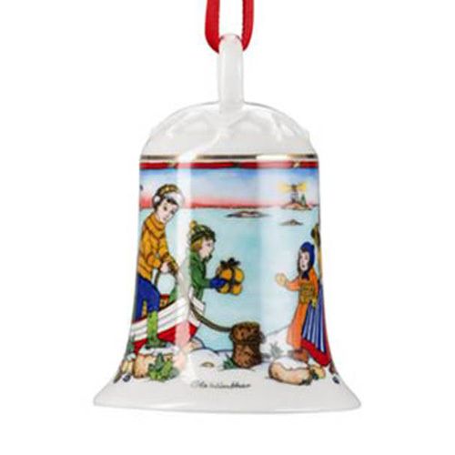 Weihnachtsglocke aus Porzellan mit farbiger Winterlandschaft. Roter Aufhänger. Glocke mit Goldrand und Abbildung von Kindern.