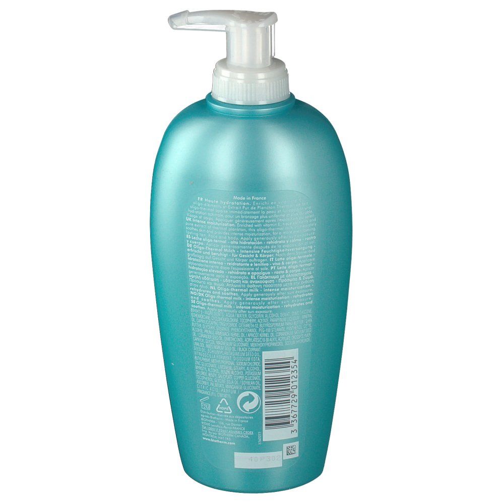 Türkisgrüne Flasche mit Pumpe. Rückseite mit Text und Barcode. Aufschrift nicht lesbar.