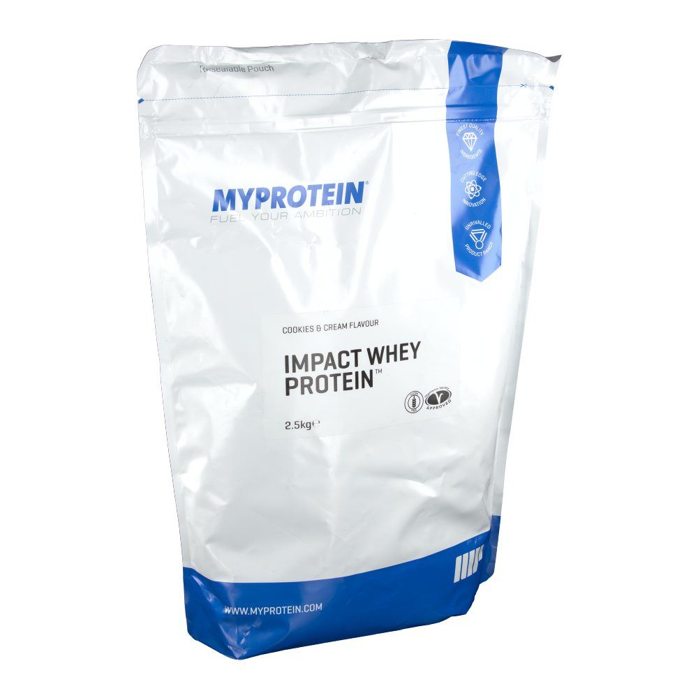 Myprotein Impact Whey Protein Beutel, Cookies & Cream, 2,5 kg. Weiße Verpackung mit blauem Akzent. Produktname und Logo.