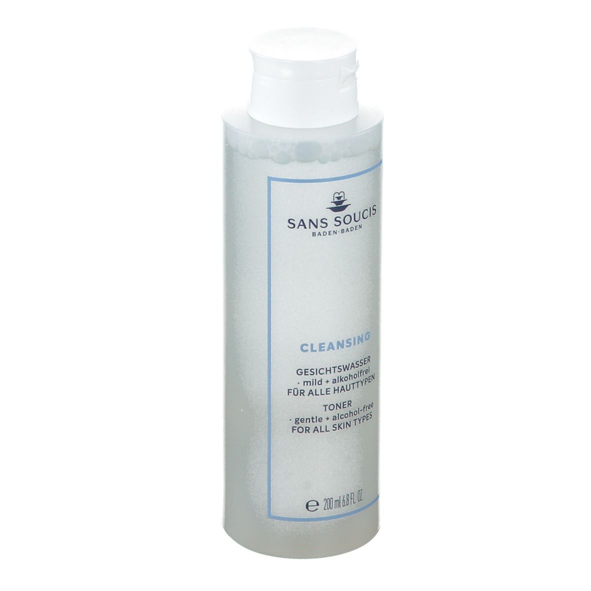Klare Flasche mit weißem Deckel. Aufschrift: SANS SOUCIS, CLEANSING, Gesichtswasser, ohne Alkohol, für alle Hauttypen. Toner.