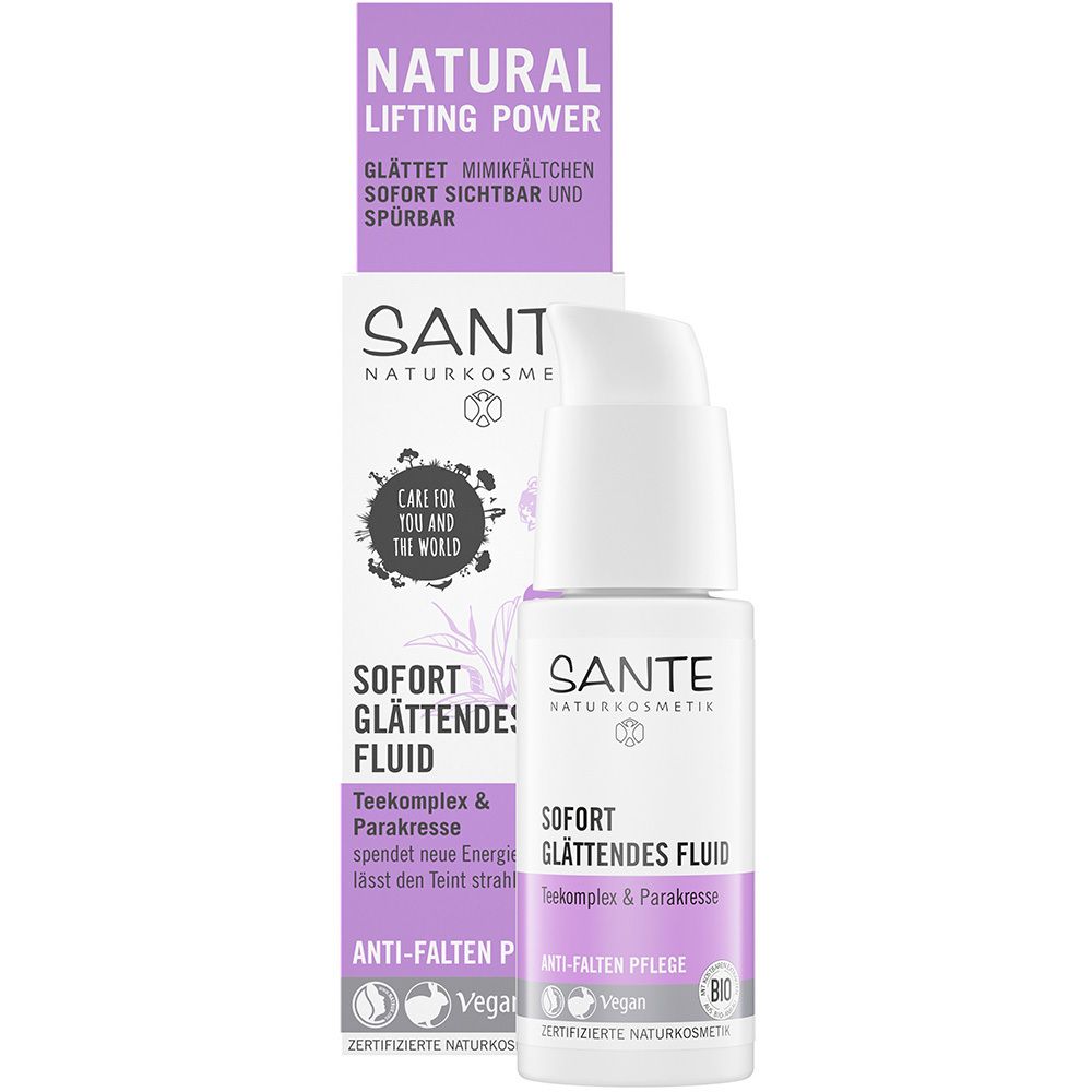Weißes Fluid mit Pumpkopf und Verpackung. Aufschrift: SANTE Naturkosmetik, Sofort glättendes Fluid. Vegan.