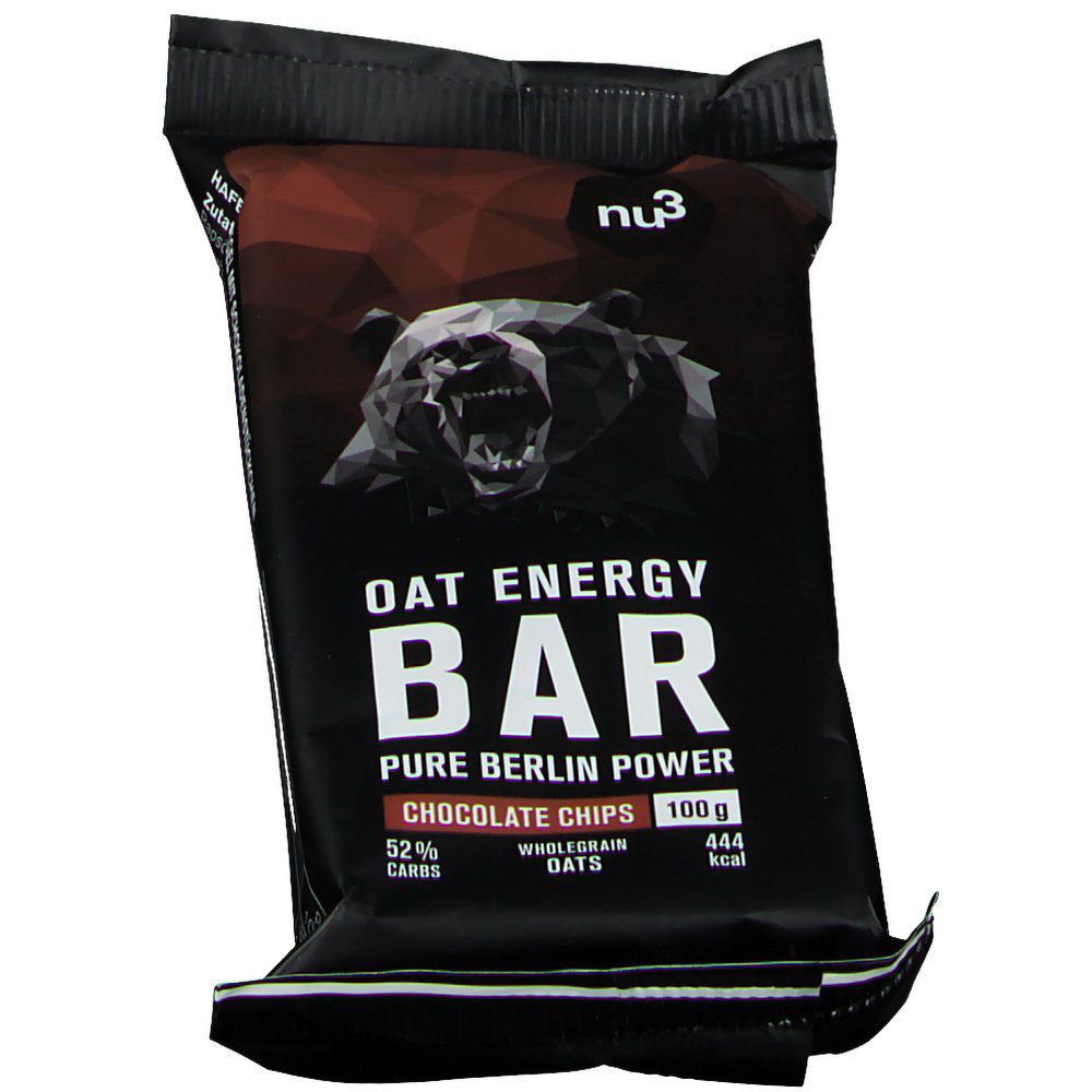 Verpackung eines Energieriegels. Schwarze Folie mit weißer Schrift: Oat Energy Bar, Chocolate Chips, 100g, 52% Carbs, 444 kcal.