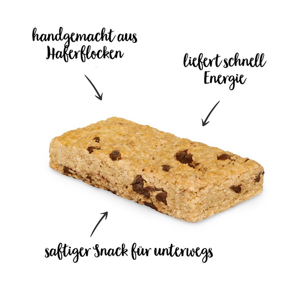 Rechteckiger Energieriegel mit Schokostückchen. Text: handgemacht aus Haferflocken, liefert schnell Energie, saftiger Snack für unterwegs.