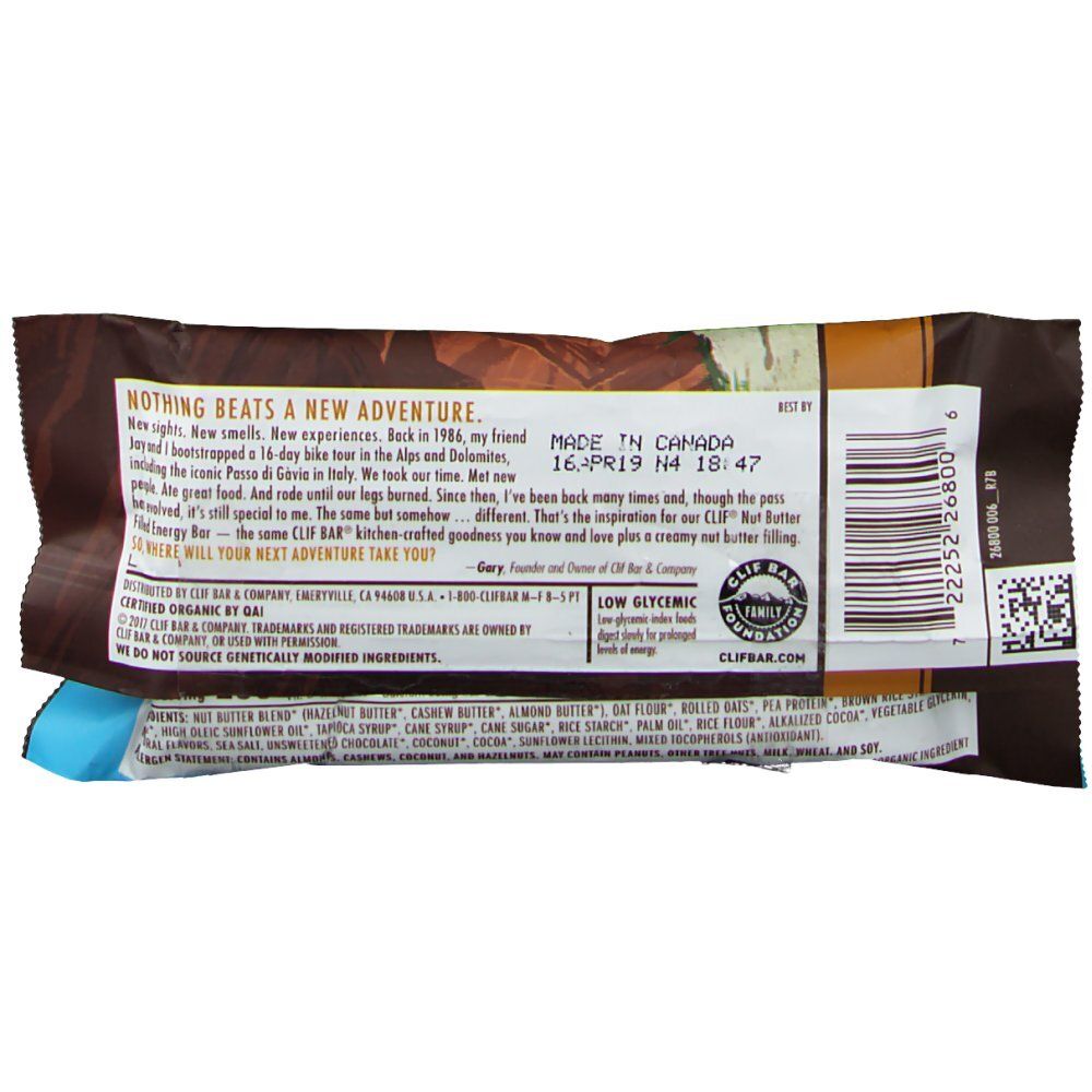 Rückseite der CLIF Bar Bio Nut Butter Filled Chocolate-Hazelnut Verpackung. Text: Zutaten, Nährwertangaben, "Made in Canada", Mindesthaltbarkeitsdatum.