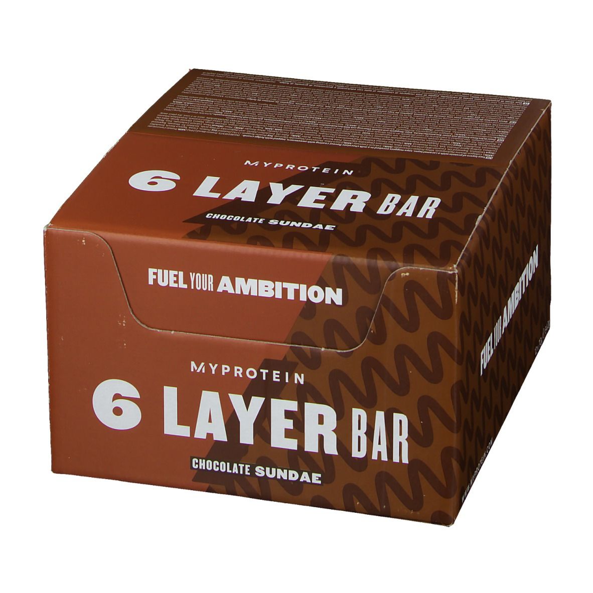 Boîte en carton marron avec inscriptions: 6 Layer Bar, Chocolate Sundae, Fuel Your Ambition. Motif ondulé. Logo MYPROTEIN.