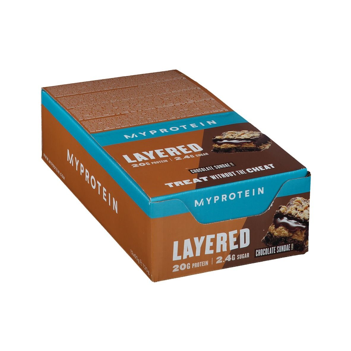 Schachtel mit Proteinriegeln. Aufschrift: MYPROTEIN LAYERED, 20g Protein, 2,4g Zucker, Chocolate Sundae. Braune und blaue Verpackung.