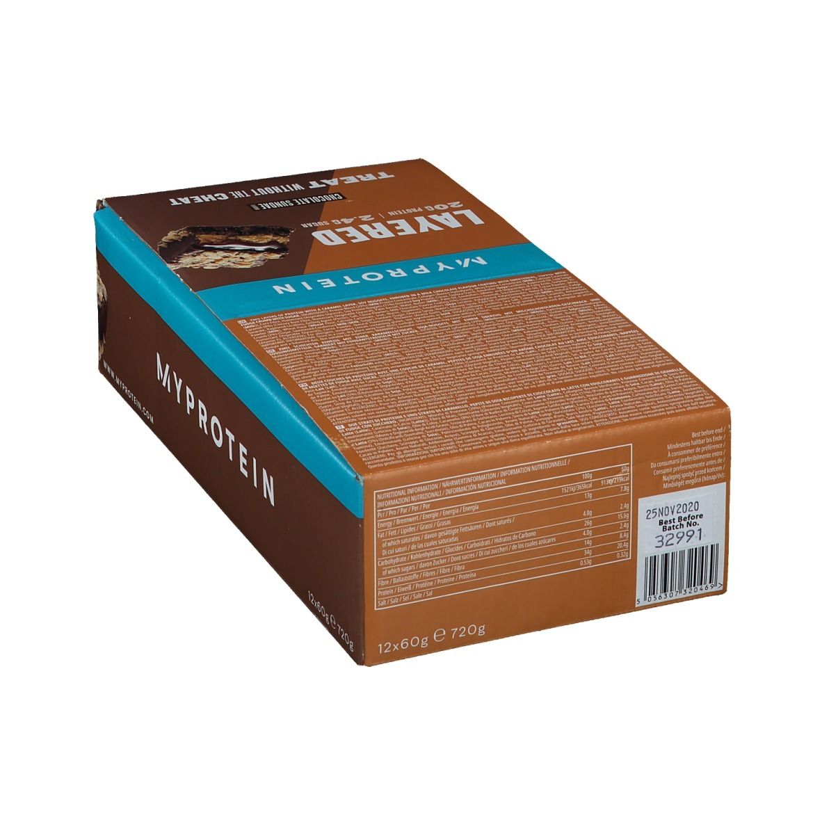 Proteinriegel-Verpackung. Aufschrift: MYPROTEIN LAYERED, 20g Protein, 2,4g Zucker, Chocolate Sundae. Braune und blaue Verpackung.