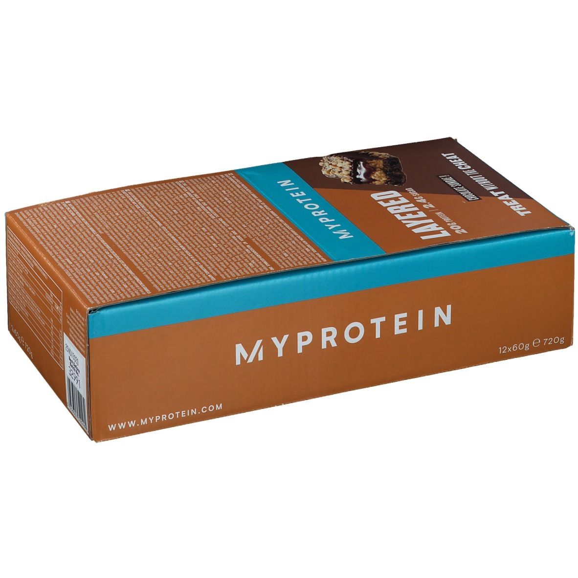 Proteinriegel-Verpackung. Aufschrift: MYPROTEIN LAYERED, 20g Protein, 2,4g Zucker, Chocolate Sundae. Braune und blaue Verpackung.