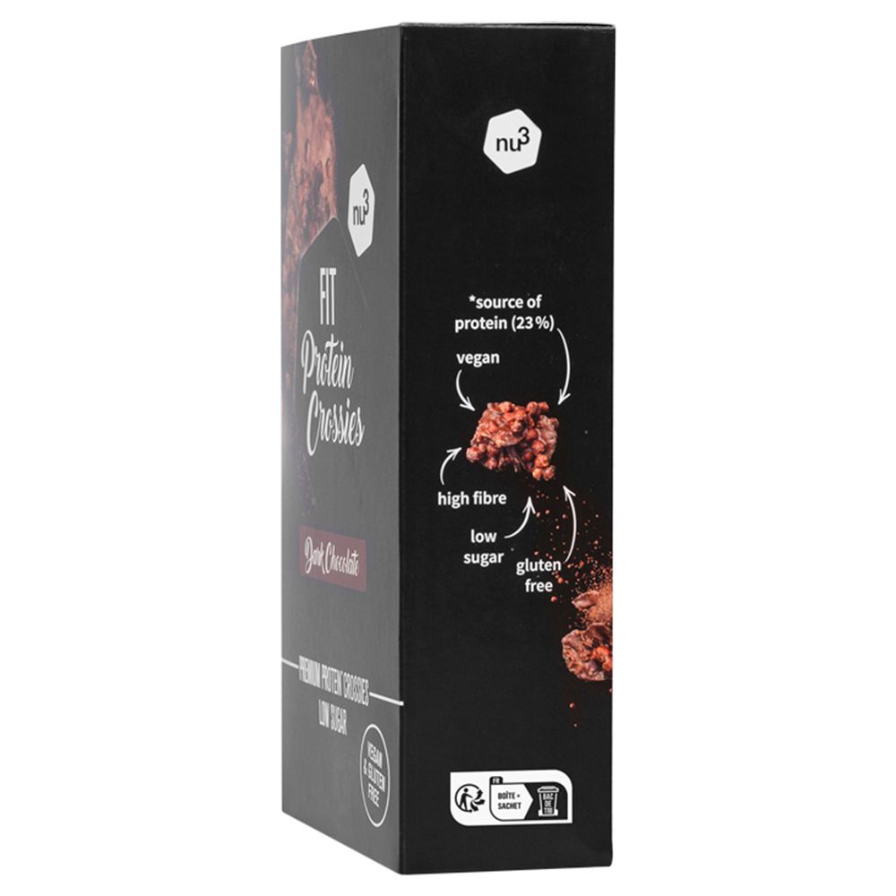 Seite der schwarzen Verpackung mit Text: „FIT Protein Crossies“, „Dark Chocolate“, „Premium Protein Crossies“, Vegan & Gluten Free.