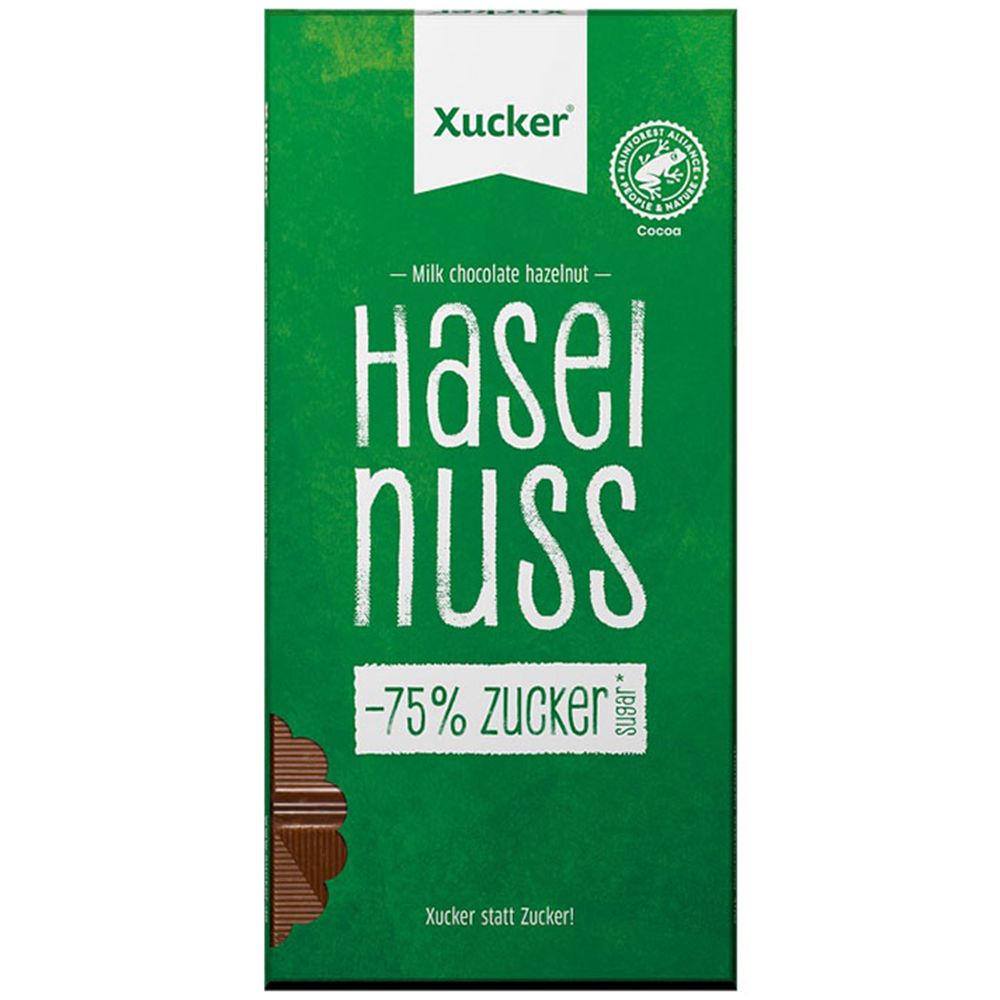 Grüne Verpackung mit "Xucker"-Logo und "Haselnuss"-Schriftzug. Enthält -75% Zucker. Kakao-Siegel.