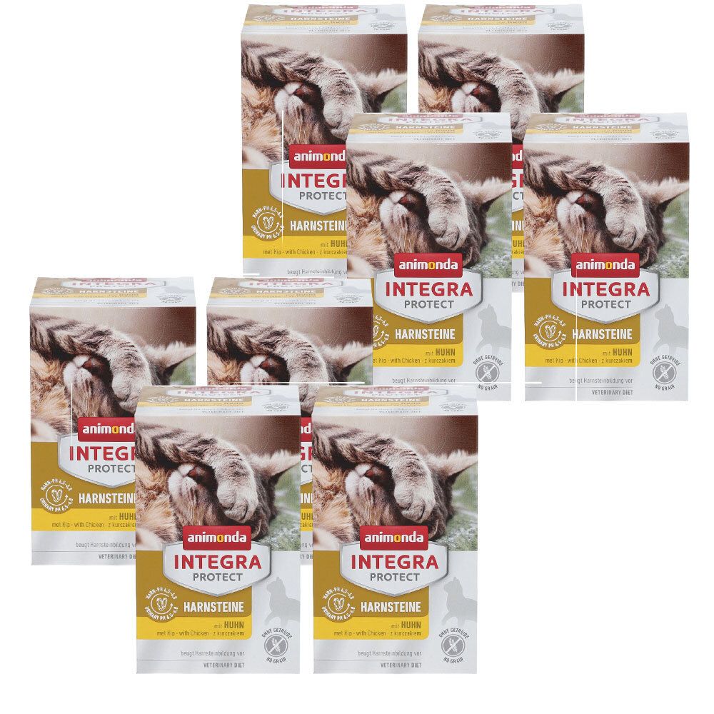 Mehrere Packungen Tiernahrung. Aufdruck: animonda INTEGRA PROTECT HARNSTEINE. Abbildung einer Katze.