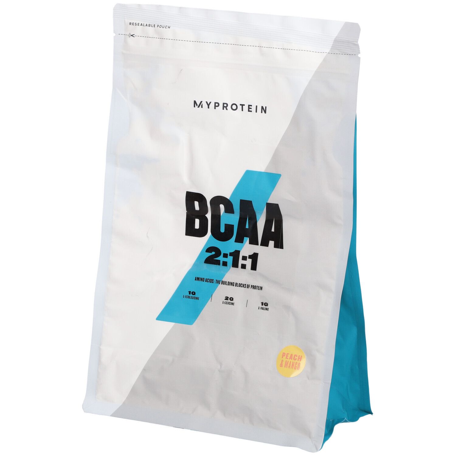 Beutel mit BCAA 2:1:1 von Myprotein. Weiß-graue Verpackung mit blauem Akzent. Aufschrift BCAA 2:1:1 und Pfirsich-Mango.