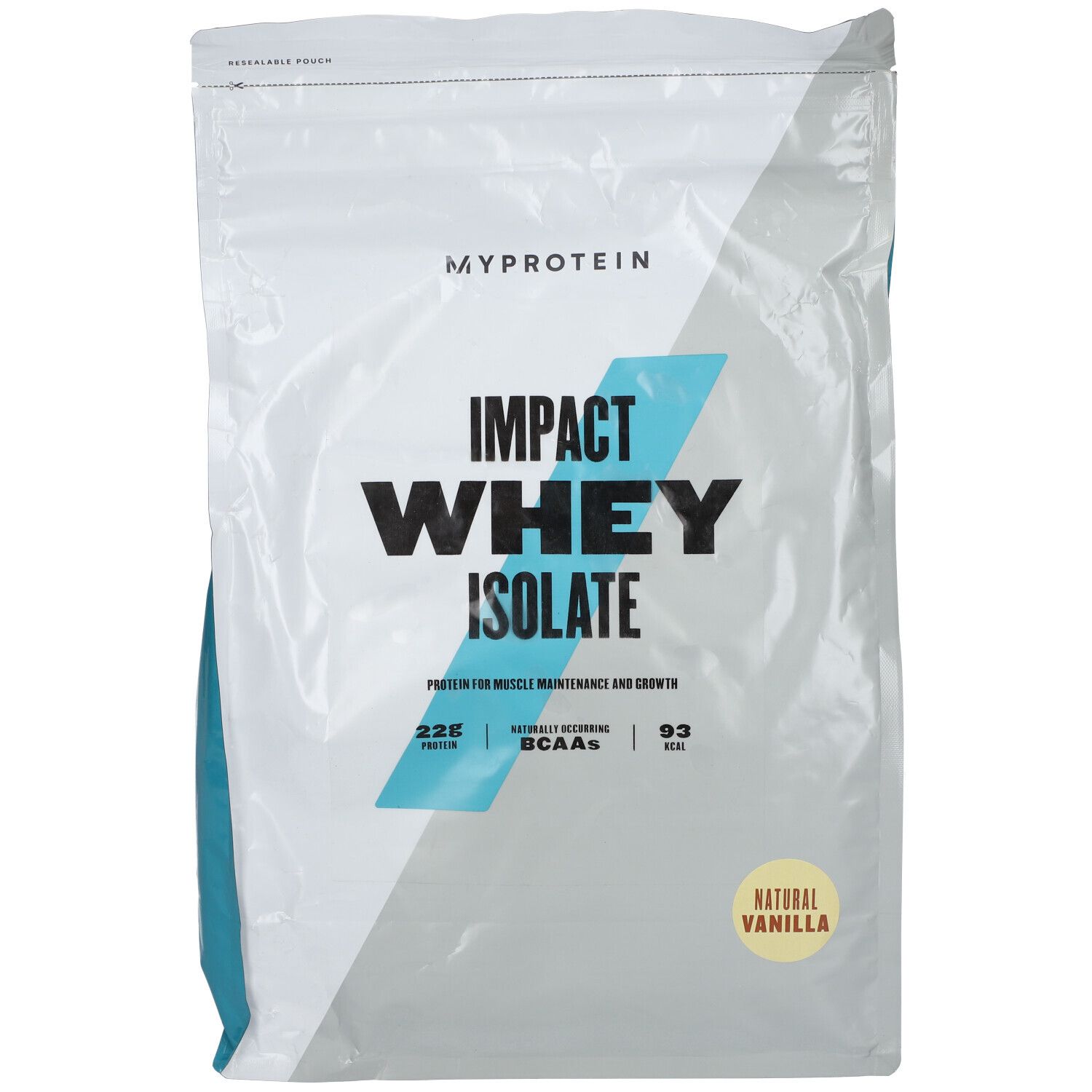 Sachet de Impact Whey Isolate Myprotein. Blanc avec des accents bleus et noirs. Inscription : Natural Vanilla.