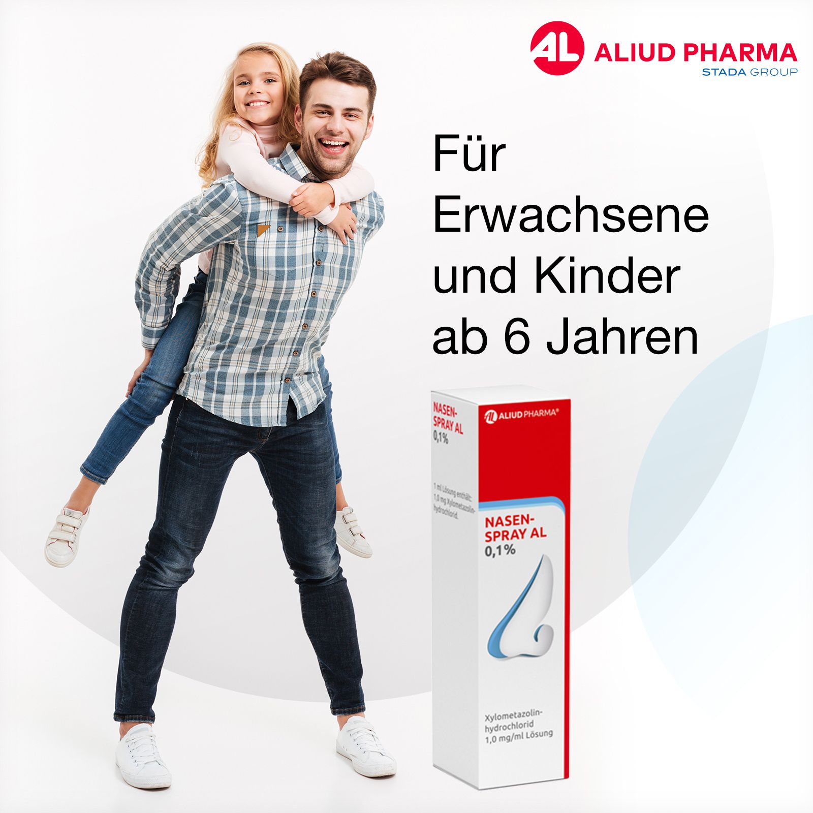 Mann trägt Kind auf dem Rücken. Nasenspray AL 0,1% Verpackung im Hintergrund. Text: Für Erwachsene und Kinder ab 6 Jahren.