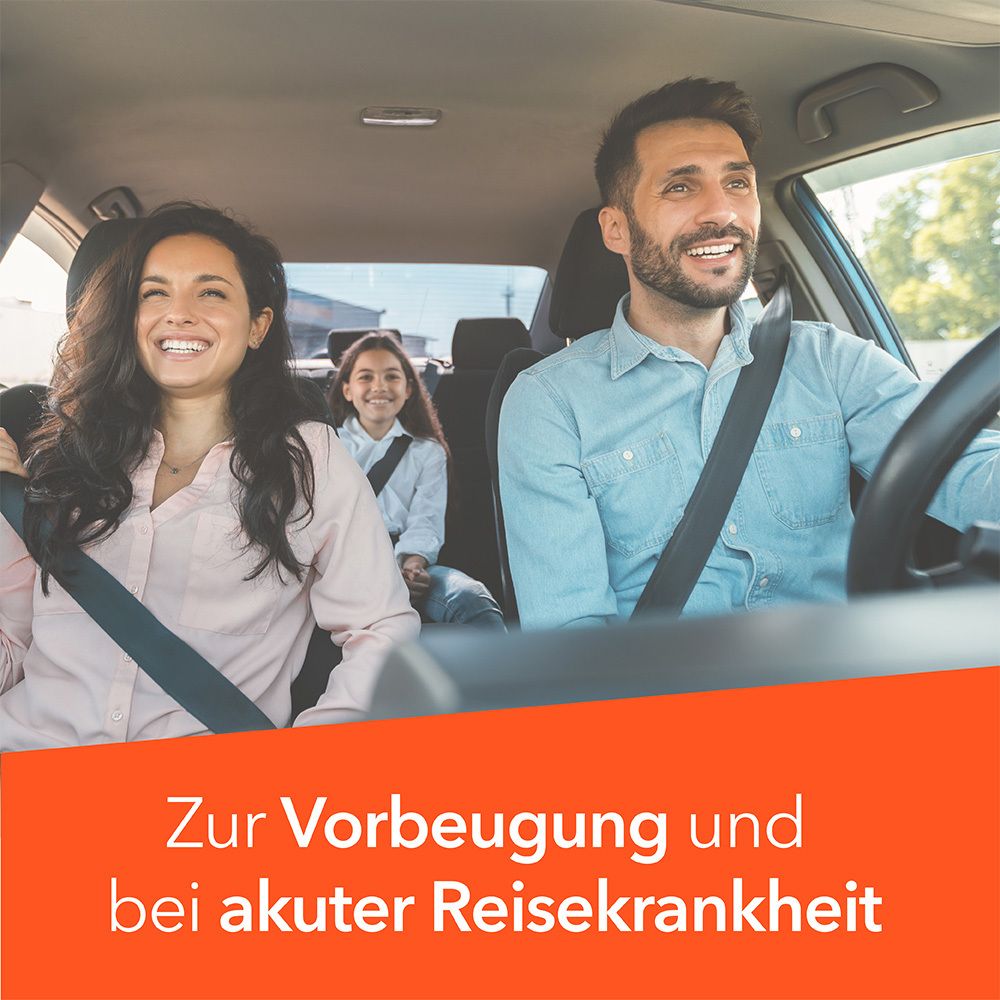 Familie im Auto. Text: Zur Vorbeugung und bei akuter Reisekrankheit.