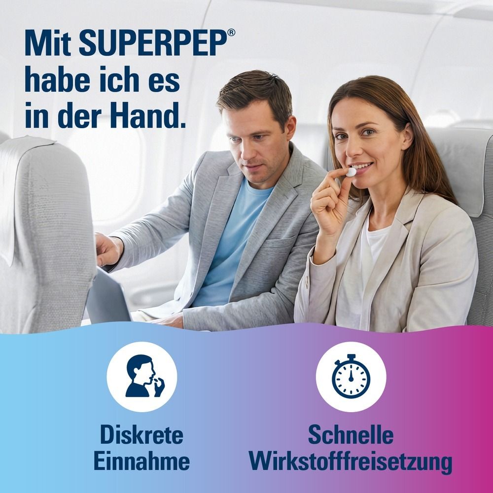 Mann und Frau im Flugzeug, Frau nimmt Superpep-Tablette ein.