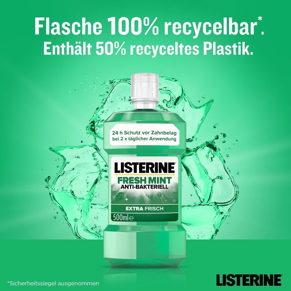 Flasche LISTERINE® Fresh Mint Mundspülung (500ml) aus 100% recycelbarem Kunststoff mit 50% Recyclinganteil.
