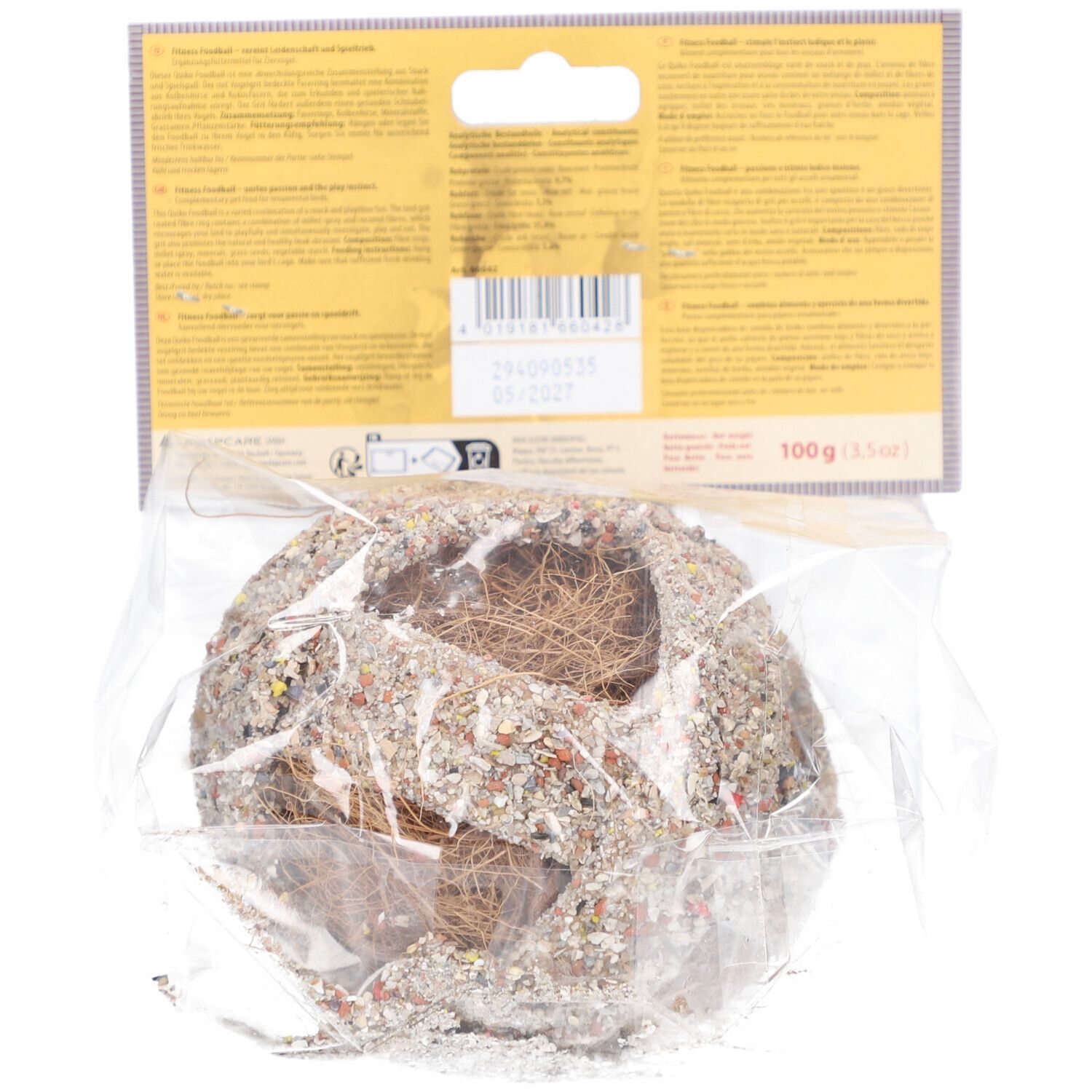 Rückseite des Quiko Fitness Foodball Grit. Vogelfutterball in transparenter Verpackung. Gelbe Karte mit Text und Barcode.