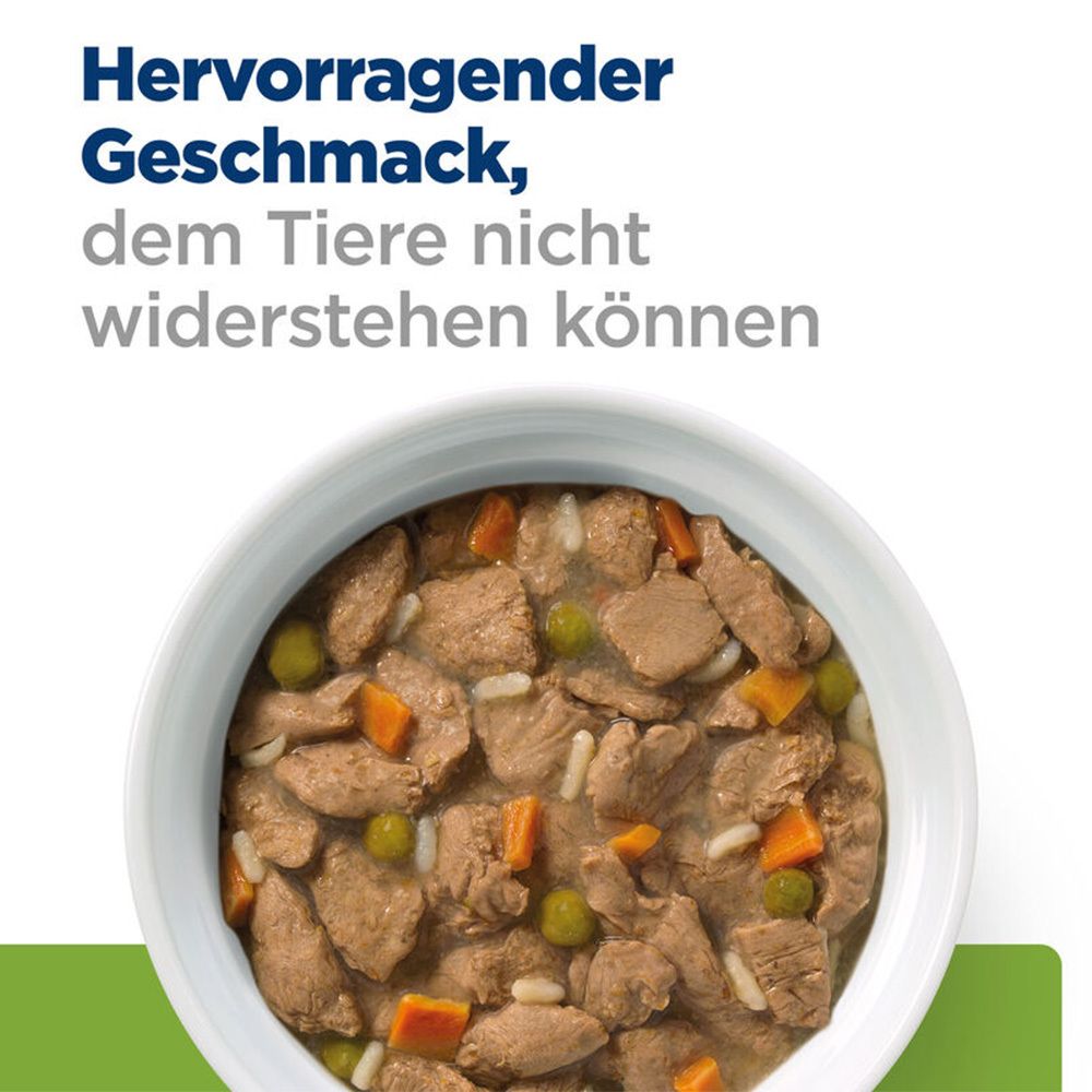 Nahaufnahme von Hundefutter. Fleischstücke mit Gemüse in einer Schüssel. Hervorragender Geschmack.