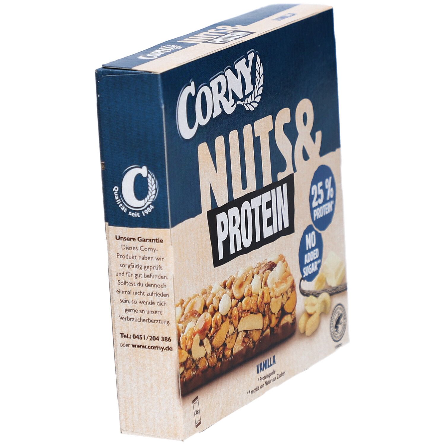Schrägansicht der Corny Nuts & Protein Vanille Riegel Verpackung. Blaue und beige Box mit Riegel-Abbildung, Cashewkernen und Vanille.