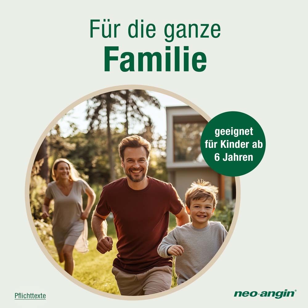 Familie läuft im Freien. Text: Für die ganze Familie. Geeignet für Kinder ab 6 Jahren.