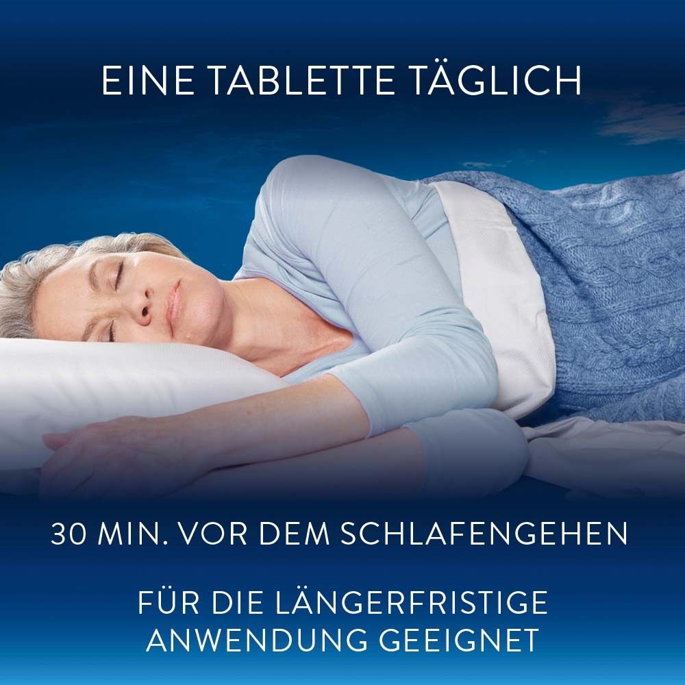 Frau schläft auf einem Kissen. Text: Eine Tablette täglich, 30 Min. vor dem Schlafengehen. Geeignet für langfristige Anwendung.
