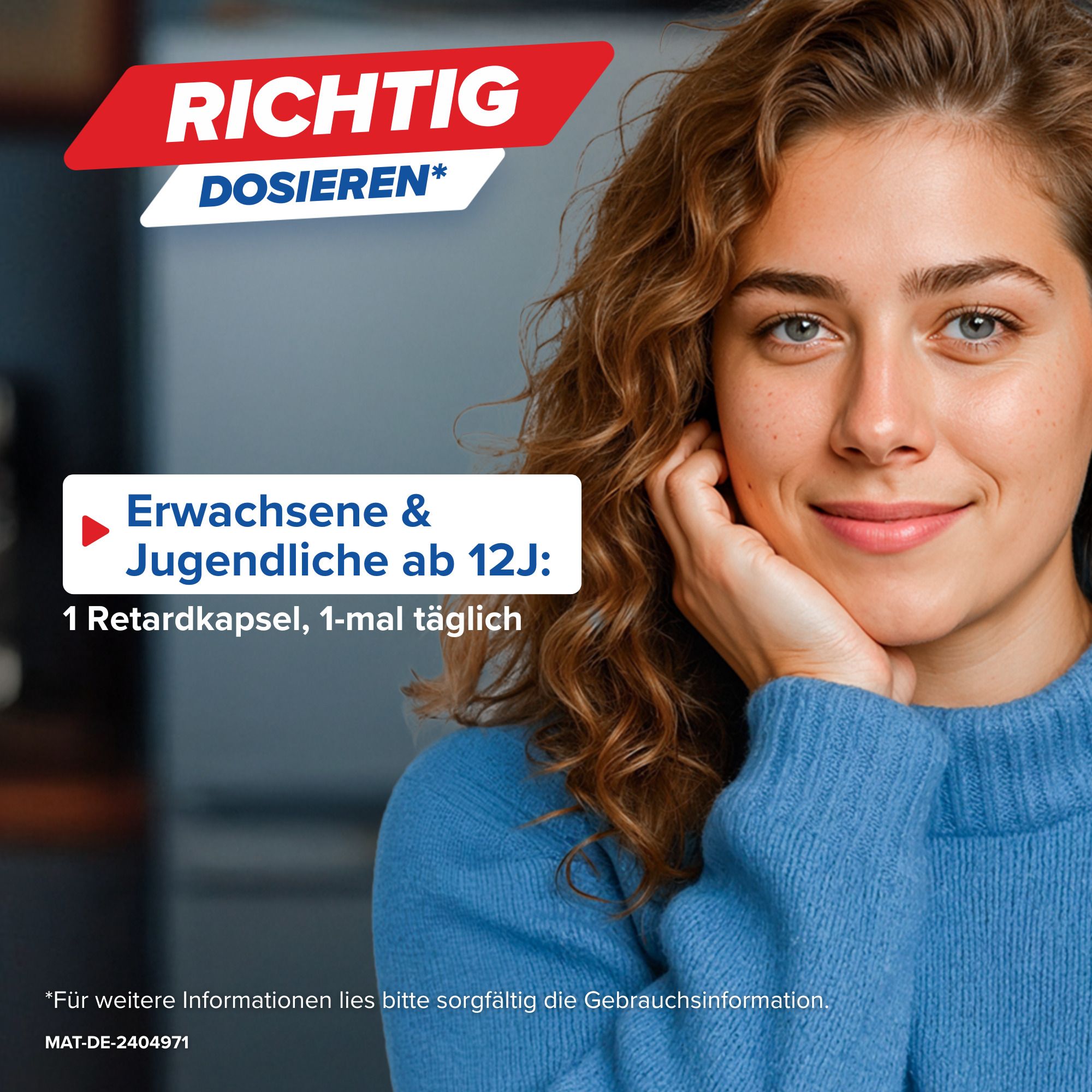 Frau lächelt. Text: Erwachsene & Jugendliche ab 12J: 1 Retardkapsel, 1-mal täglich.