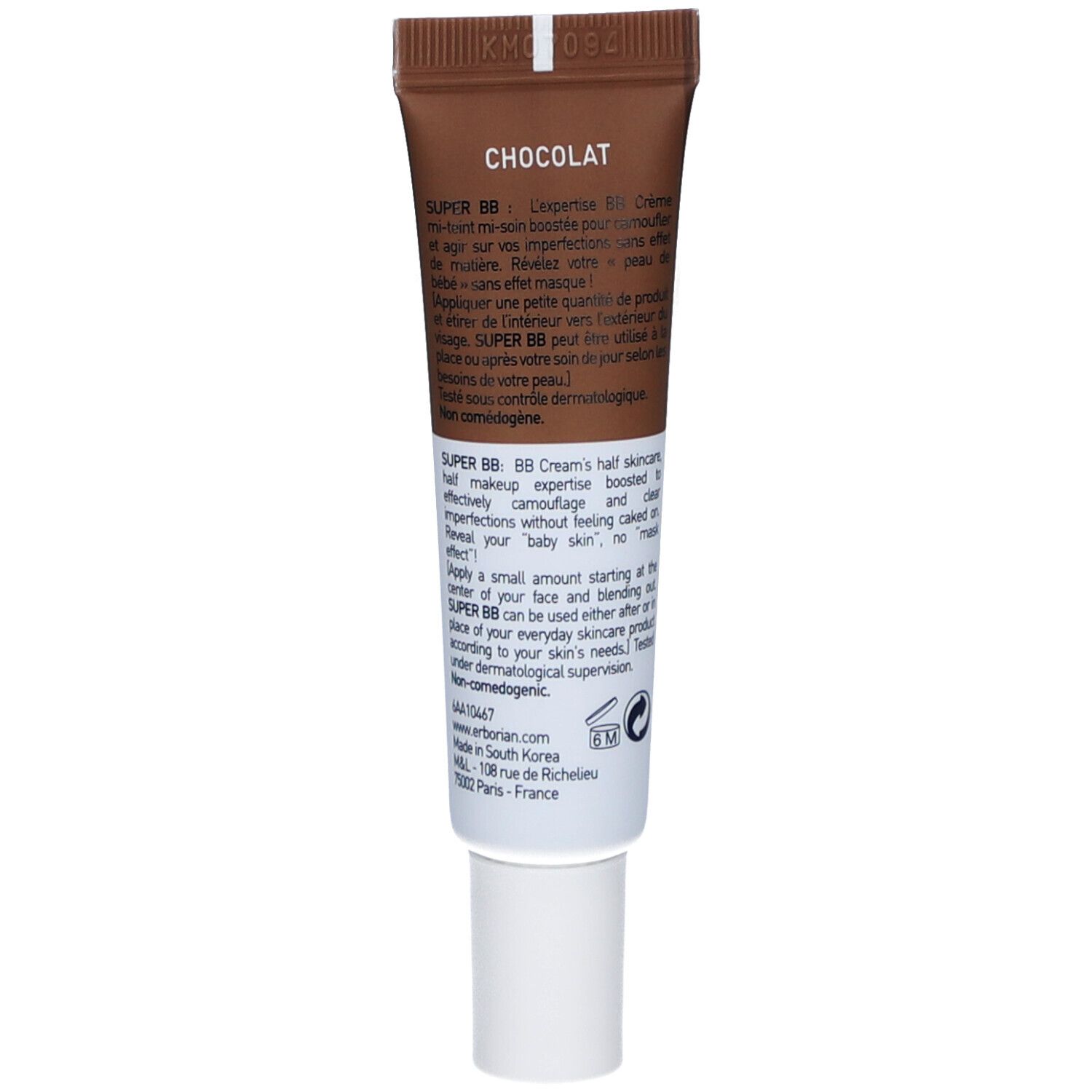Rückseite einer braunen Tube. Aufschrift: SUPER BB, Chocolat. Text in mehreren Sprachen. Weiße Kappe.